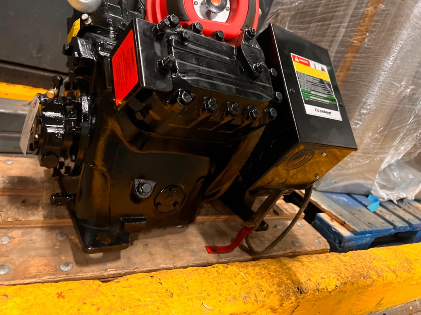 Portable Drill Winch of 1000 Lbs, Red Handheld Drill Winch with 40 Foot Synthetic Rope, Rotate The Hook 360 Degrees, for Lifting & Dragging(Red) customer photo 1