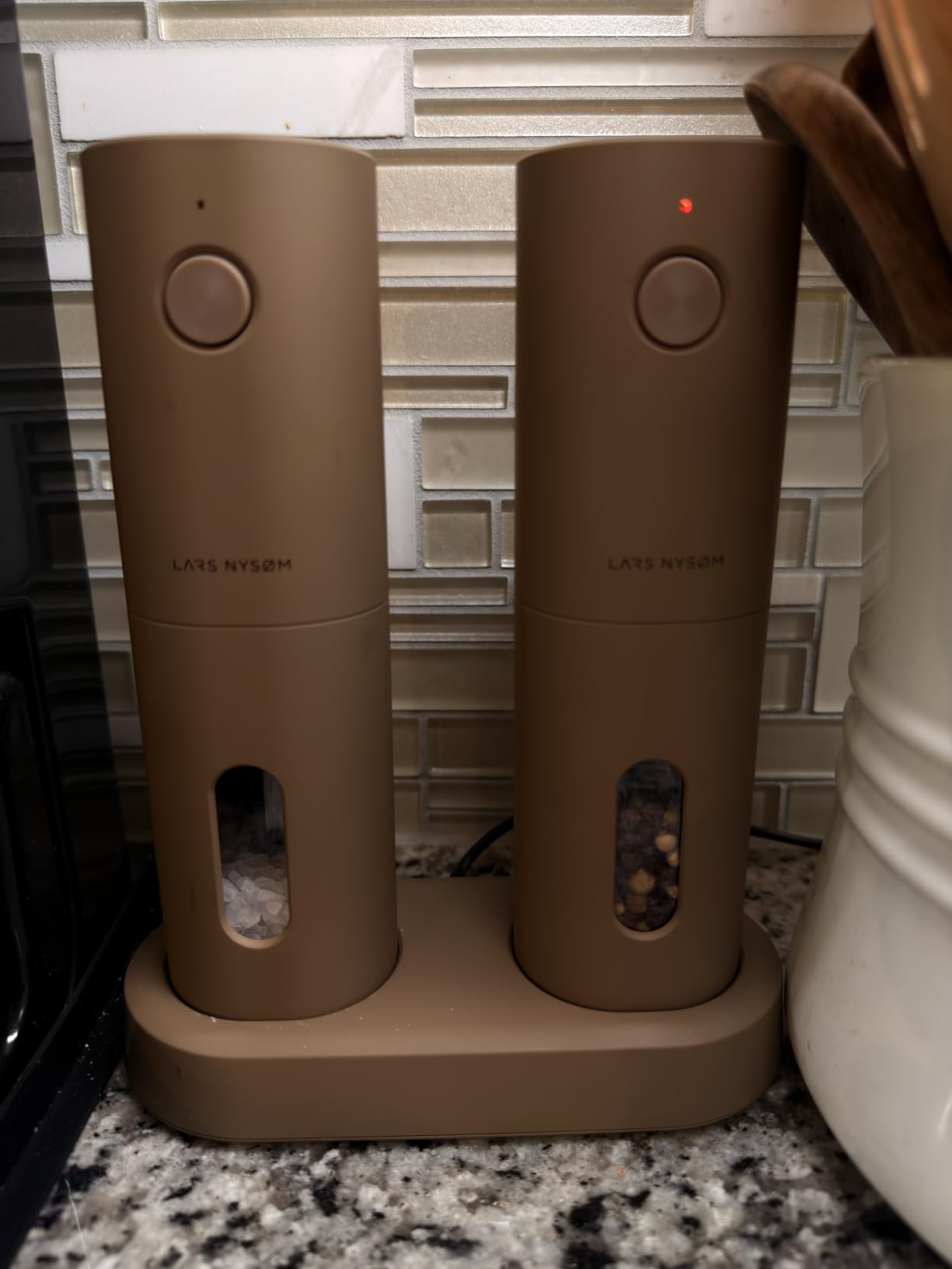 LARS NYSØM Electric Salt and Pepper Grinder Set - Salt and Pepper Mill Set customer photo 2