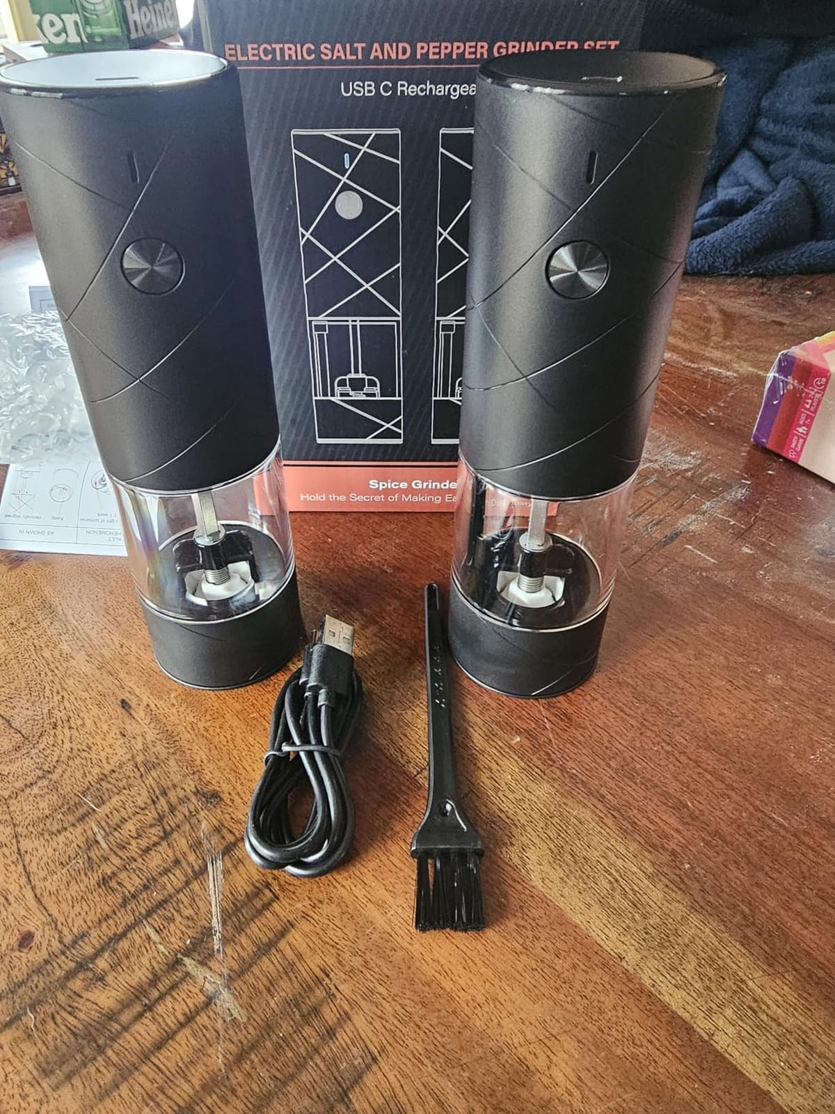 Lidaop Electric Salt and Pepper Grinder Set USB Rechargeable 2Pack, Black customer photo 1