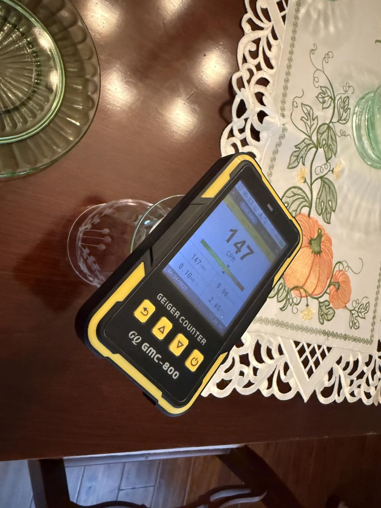 Nuclear Radiation Detector GQ GMC-800 USA Design Product US National Standard Large Color LCD Display 5 Alarm Types Dosimeter Data Save & Global Share Beta Gamma X-ray Portable Multifunction Device customer photo 1