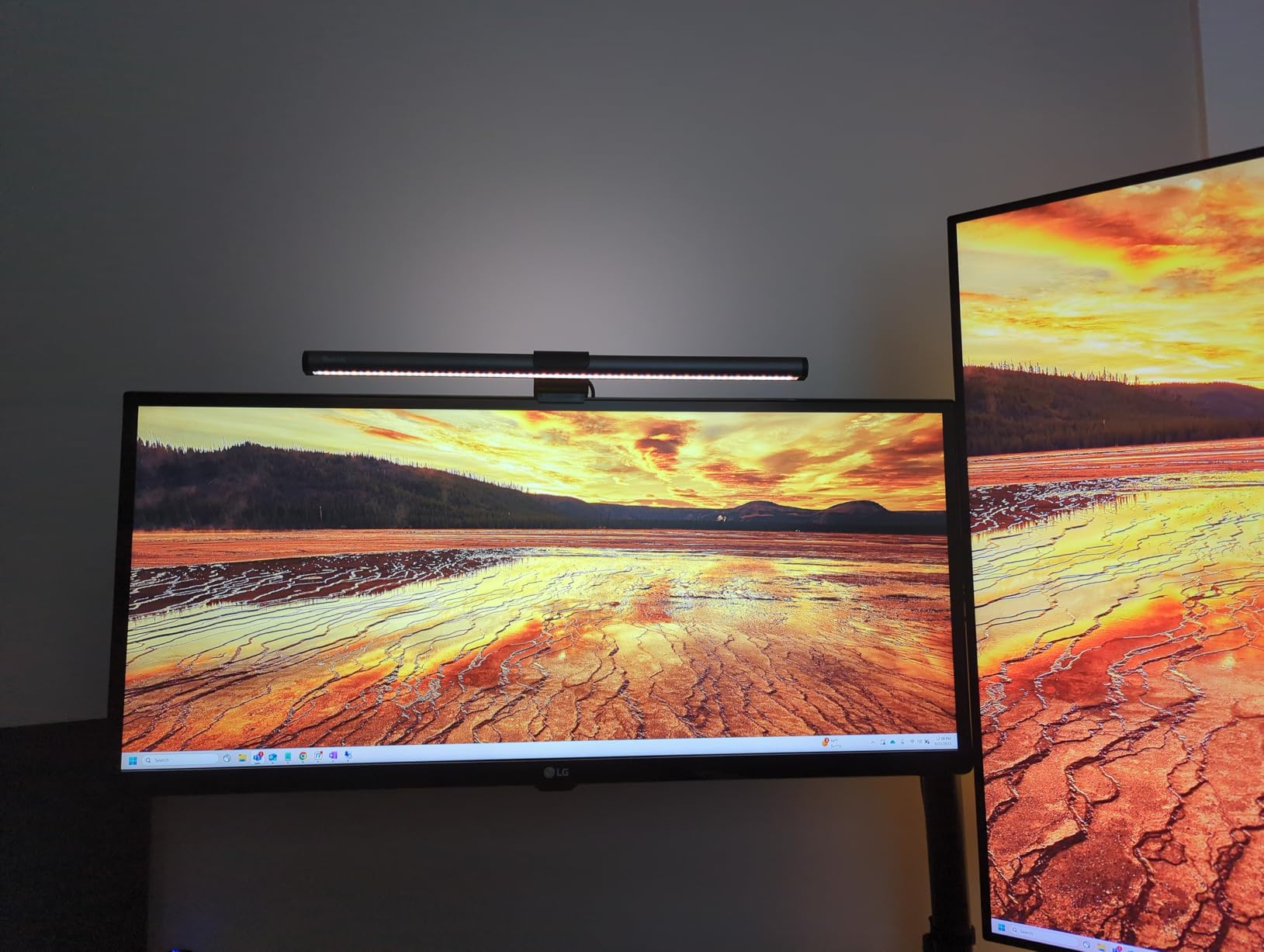 Quntis Computer Monitor Light Bar with Backlight, Desk Lamp with Remote | Eye-Care No Glare, Stepless Dimming Brightness & Color Temperature, Monitor Light for Home Office Gaming Reading Drawing Gray customer photo 2