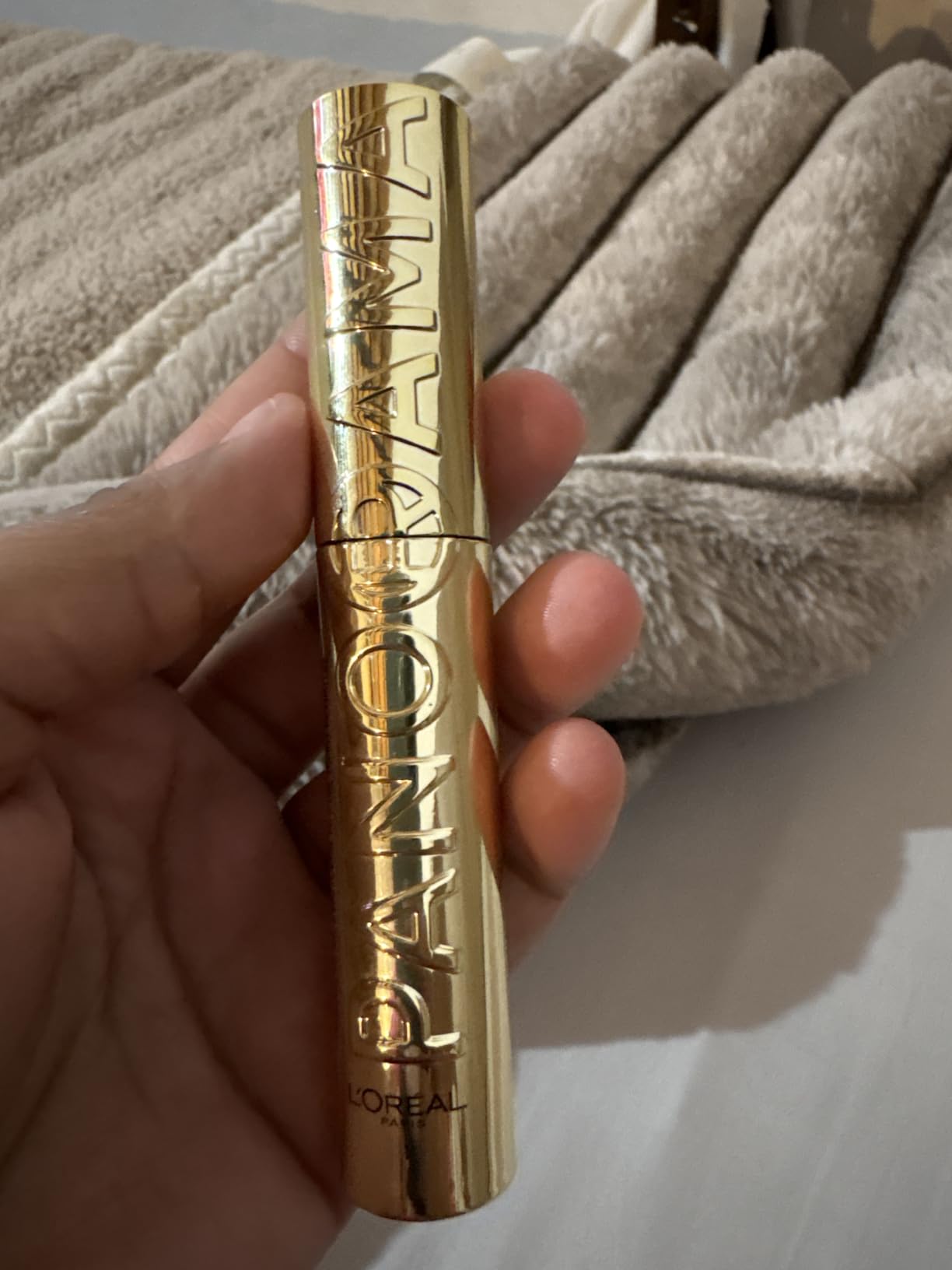 L'Oreal Paris Voluminous Panorama Mascara, Volumizing and Lengthening Mascara, Waterproof Longwear and Smudge Resistant Make Up, Black, 0.31 Fl Oz customer photo 1