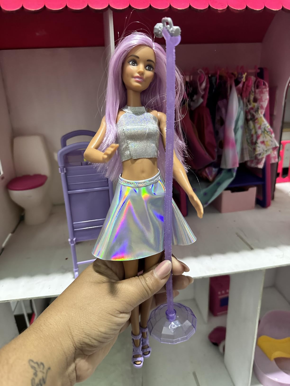 Barbie Pop Star Doll Dressed in Iridescent Skirt with Microphone and Pink Hair, Gift for 3 to 7 Year Olds customer photo 1