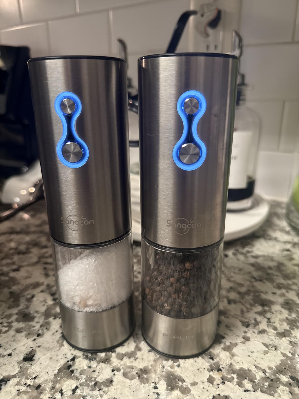 FORLIM Electric Salt & Pepper Grinder Set, Rechargeable 2 Pack, Black White customer photo 1