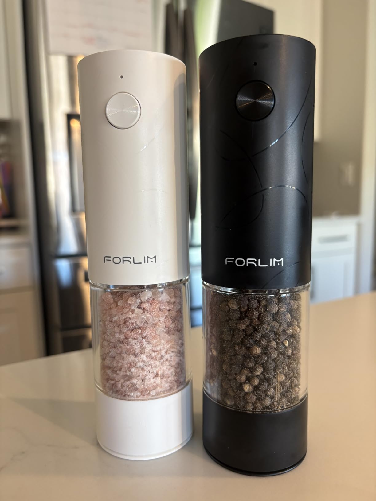 FORLIM Electric Salt & Pepper Grinder Set, Rechargeable 2 Pack, Black White customer photo 2