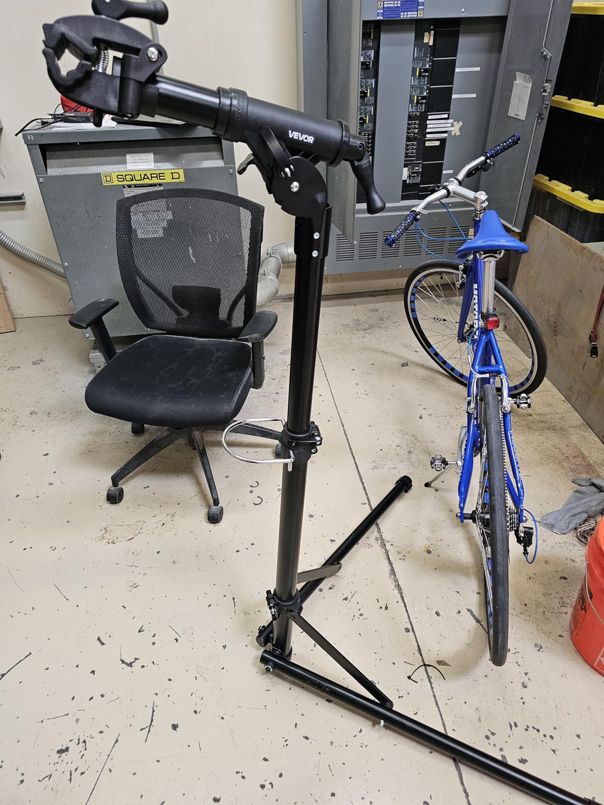 VEVOR Bike Repair Stand, 66 lbs Heavy-duty Aluminum Bicycle Repair Stand, Adjustable Height Bike Maintenance Workstand with Magnetic Tool Tray Telescopic Arm, Foldable Bike Work Stand for Home, Shops customer photo 1