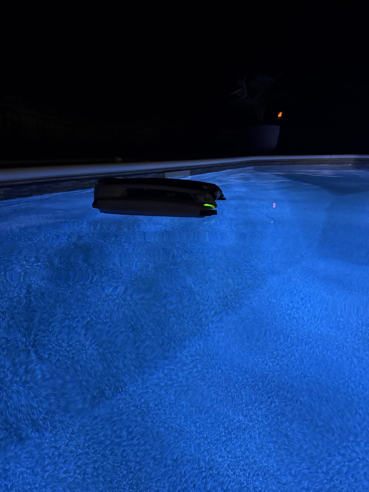 Betta SE Plus - Solar-Powered Robotic Pool Skimmer with 24/7 Continuous Cleaning Power, Dual Charging Options, Twin Salt Chlorine Tolerant Motors, and Shallow Water Safeguard customer photo 1