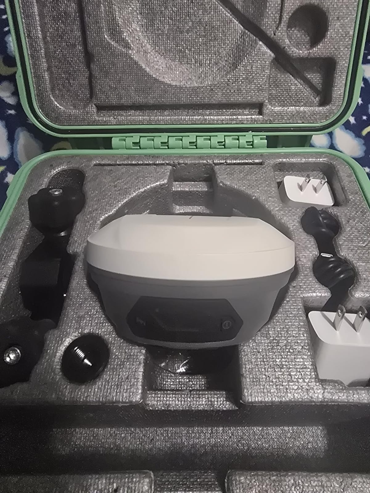 E1 GNSS Survey Equipment 20 Hours Endurance RTK GPS with IMU Rover & Base Handheld Collector with Survey Software RTK Surveying Equipment, 1408 Channels, 15km UHF Range, 60° Tilt Survey customer photo 1