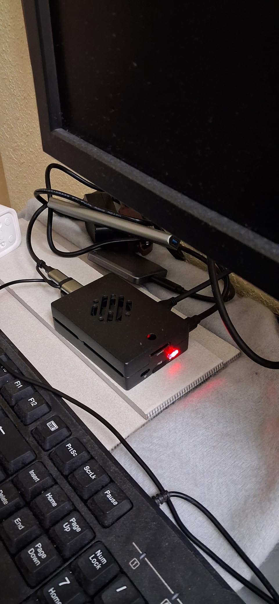 Vilros Raspberry Pi 5 Starter Kit MAX - Official 8GB RAM Pi 5, 128GB Preloaded Micro SD, Case, Power Supply & Cooling customer photo 1