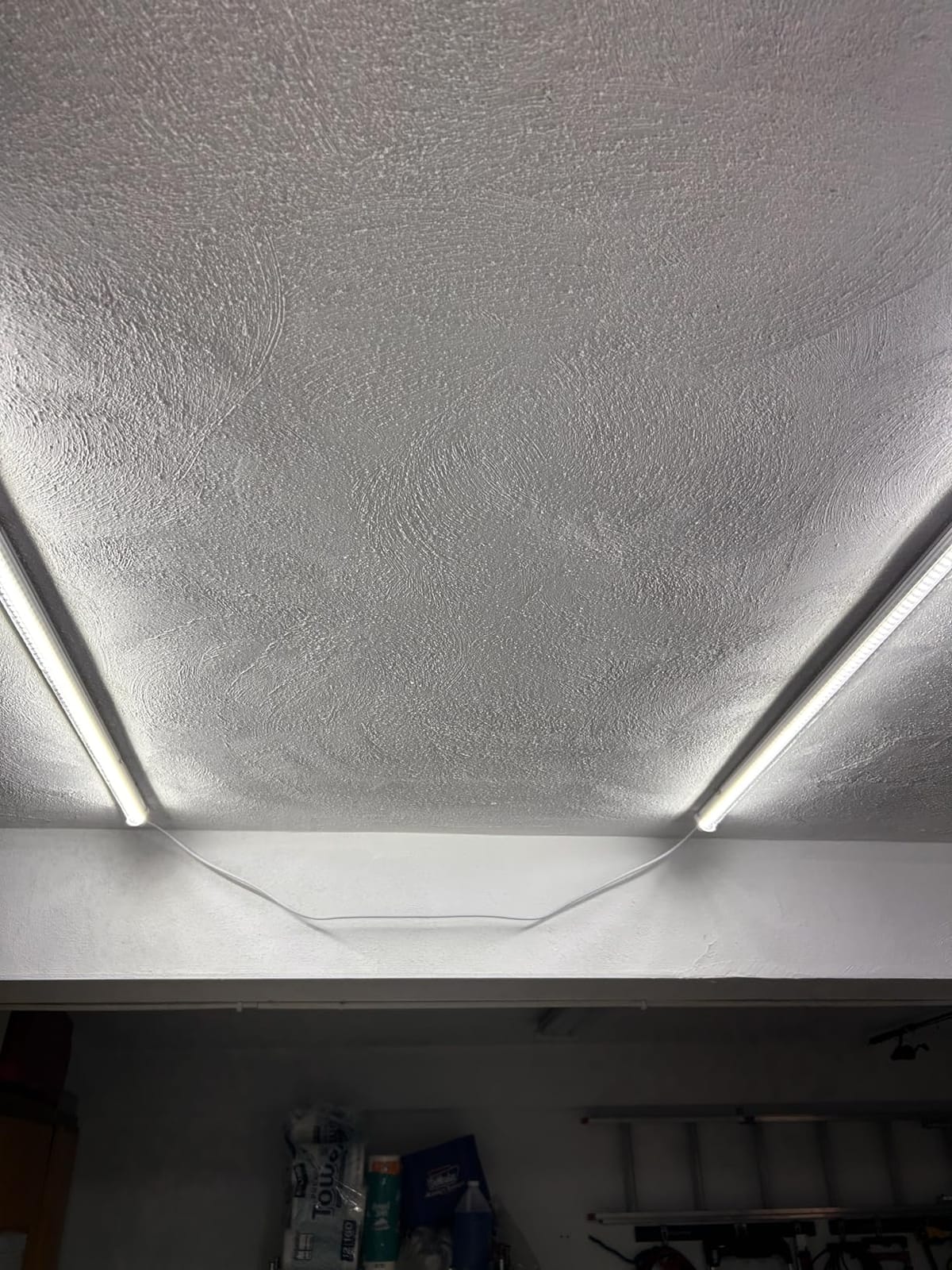 XLNYUUI Led Shop Lights, 4FT LED Light 50W 6500K 7000LM Daylight,Led Garage Light,Linkable Clear Cover Integrated V-Shape for Garage Warehouse Workbench Workshop(4-Pack) customer photo 2