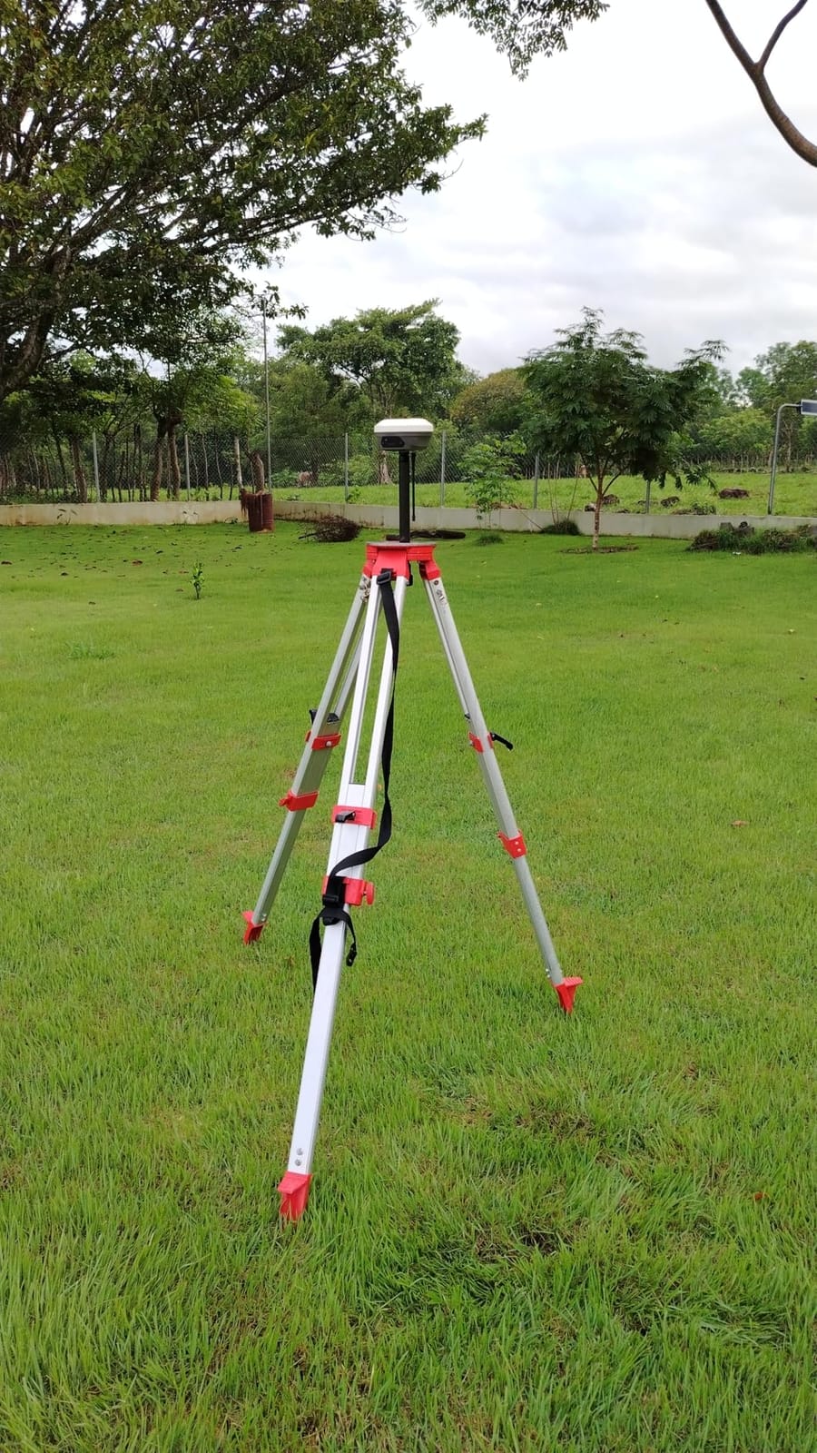 E1 Lite GNSS RTK Surveying Equipment, RTK GNSS GPS with IMU Rover & Base, GPS RTK Handheld Collector with Software, 1cm Accuracy, 1408 Channels, 60° Tilt Survey, 10-15km UHF Range customer photo 2