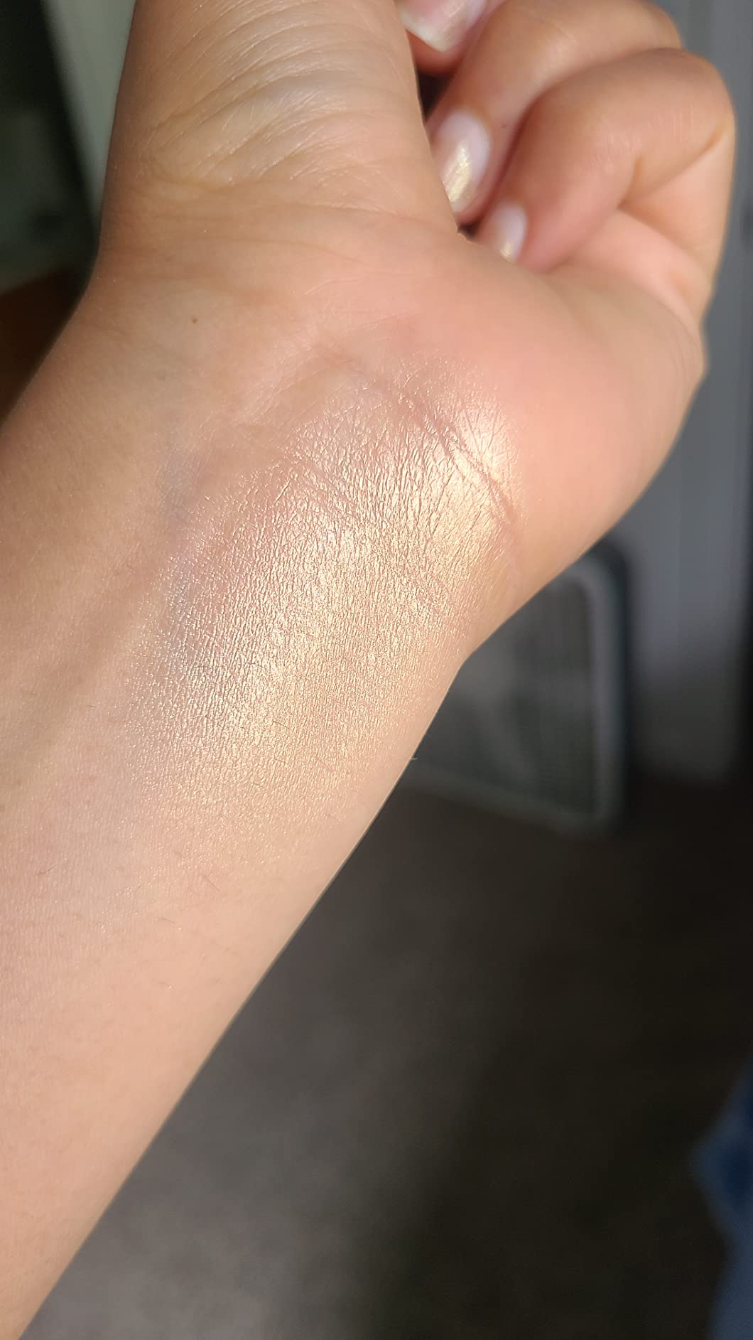 ILIA - Lightshift Cream Highlighter | Non-Comedogenic, Long-Lasting, Vegan, Cruelty-Free | Weightless, Seamless, Silky Highlighter (Glint - Soft Champagne, 0.27 oz | 7.8 g) customer photo 1