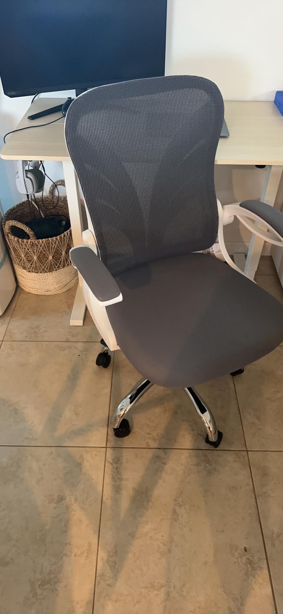 HOLLUDLE Ergonomic Mesh Office Chair - 3D Adjustable Lumbar Support & 3D Armrests, V-Shaped Back, Adjustable Desk Chair for Office & Home, Black customer photo 1