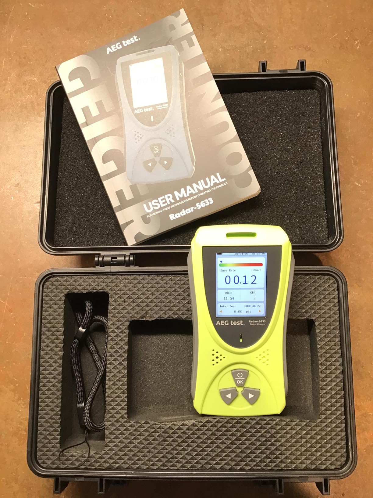 Radiation Detector AEGTEST Radar-5633 Portable Nuclear Radiation Detector with LCD Screen, Rechargeable Dosimeter for Beta Gamma X-ray Detection, Measures in CPM μSv/h μR/h μSv - Blue customer photo 2