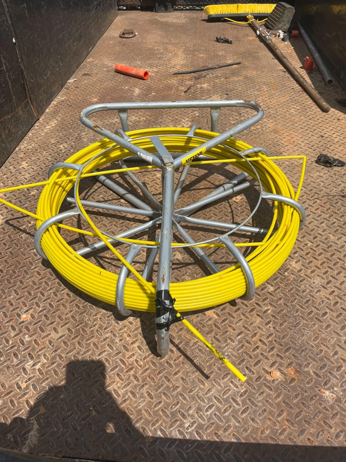 VEVOR Fish Tape Fiberglass 656 ft, 5/16 in Duct Rodder Fishtape Wire Puller customer photo 1
