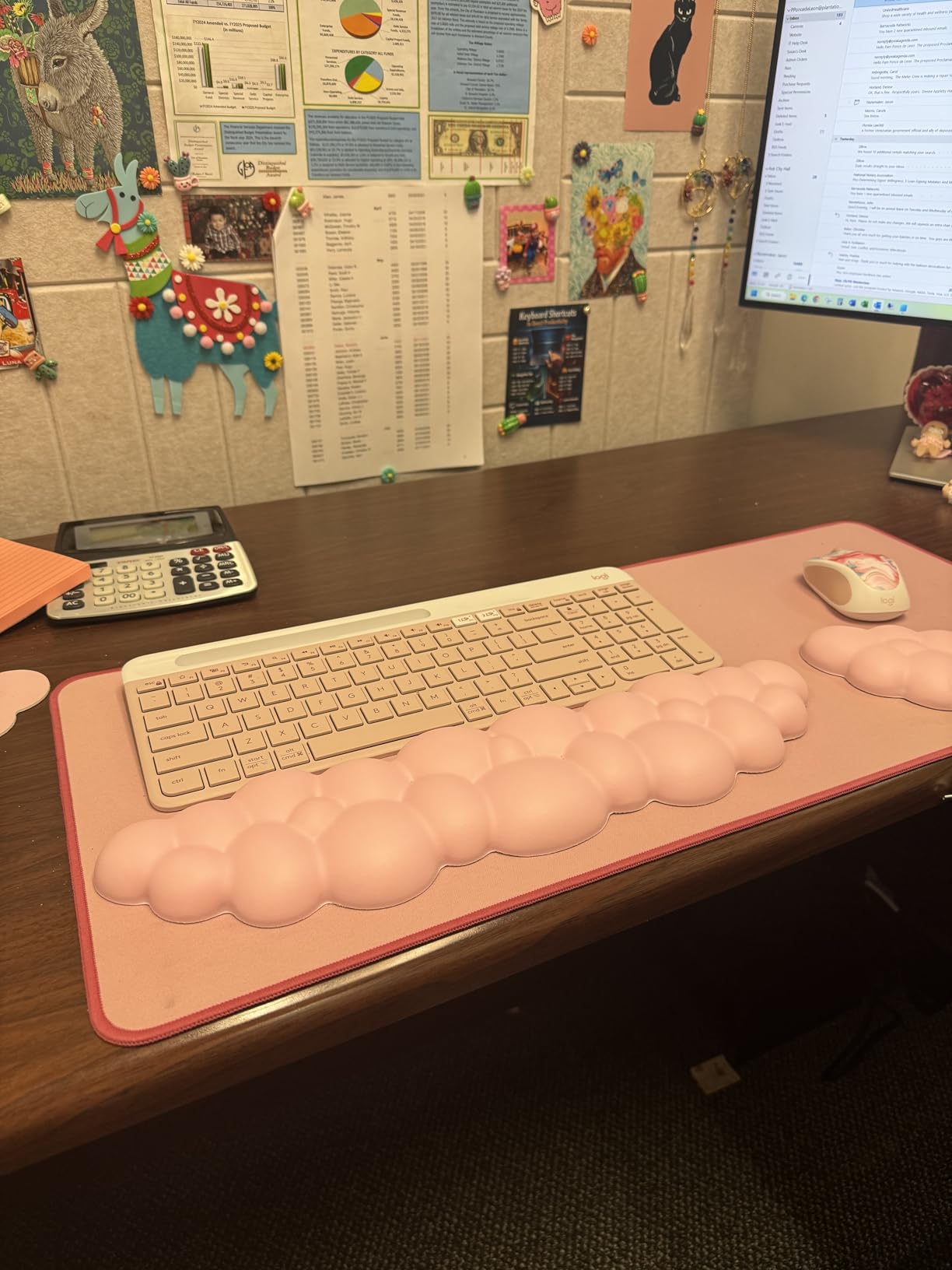 TECKNET Cloud Keyboard Wrist Rest Set, Cloud Wrist Rest with Non-Slip Base, PU Leather Wrist Pad for Keyboard with Ergonomic Memory Foam for Computer Laptop Office Gaming and Pain Relief, White customer photo 2