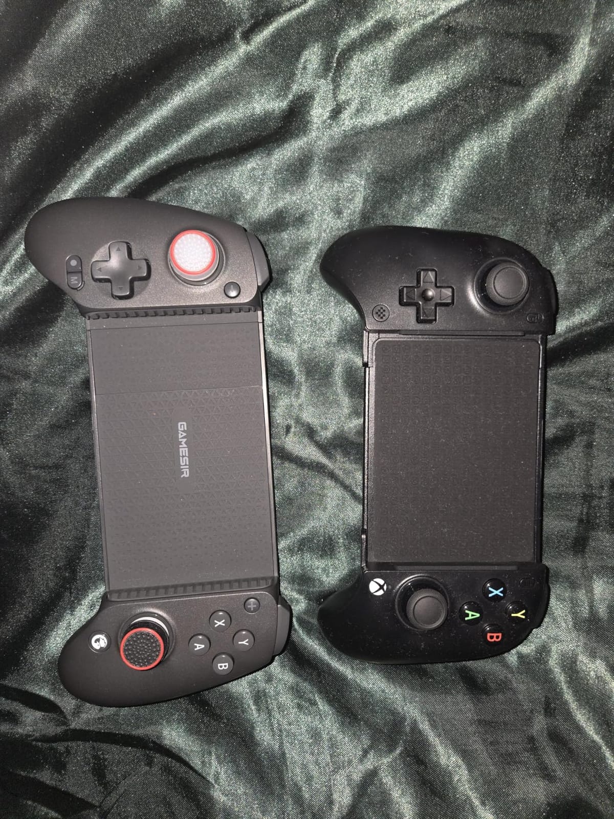 8Bitdo Ultimate Mobile Gaming Controller for iPhone, Apple, Android & Xbox Cloud Gaming, Bluetooth Gamepad with Hall Effect Joysticks, 2 Pro Back Buttons, Officially Licensed (Black) customer photo 1