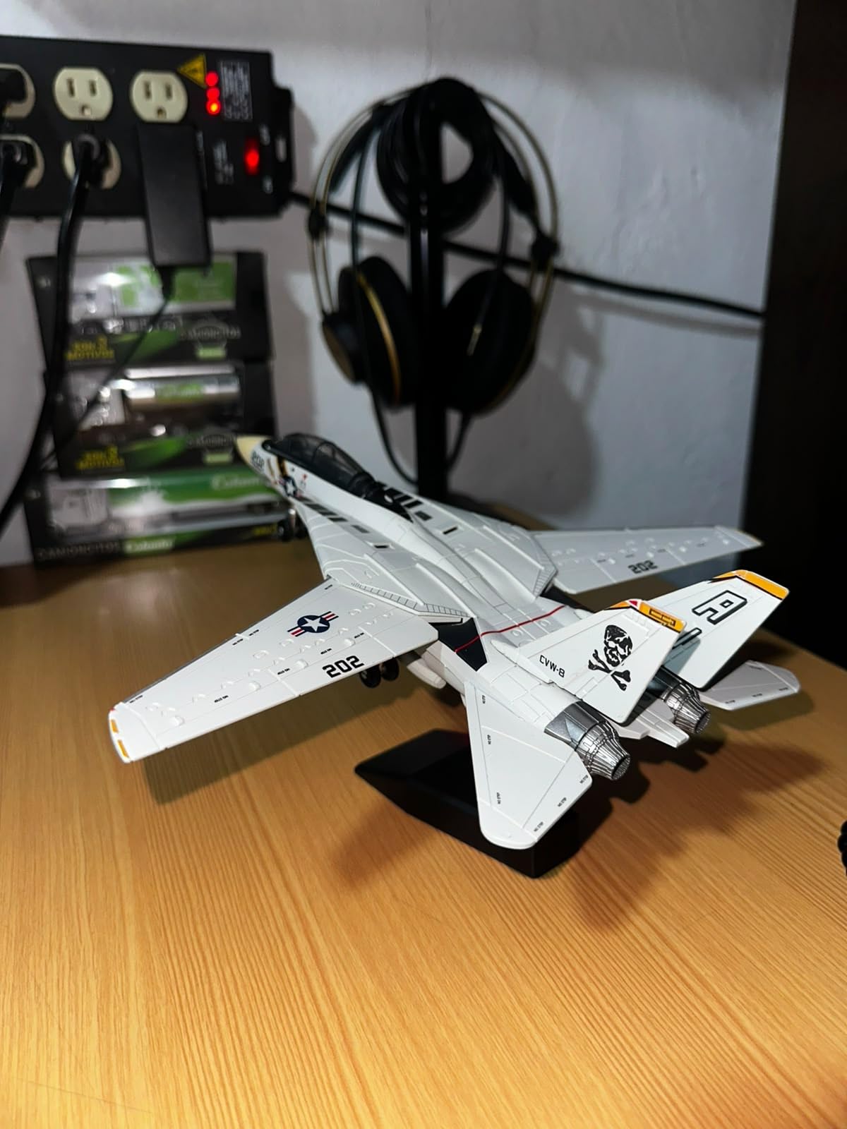 1/72 F-18 Bounty Hunters Quick Build Fighter Jet Assemble Model customer photo 1