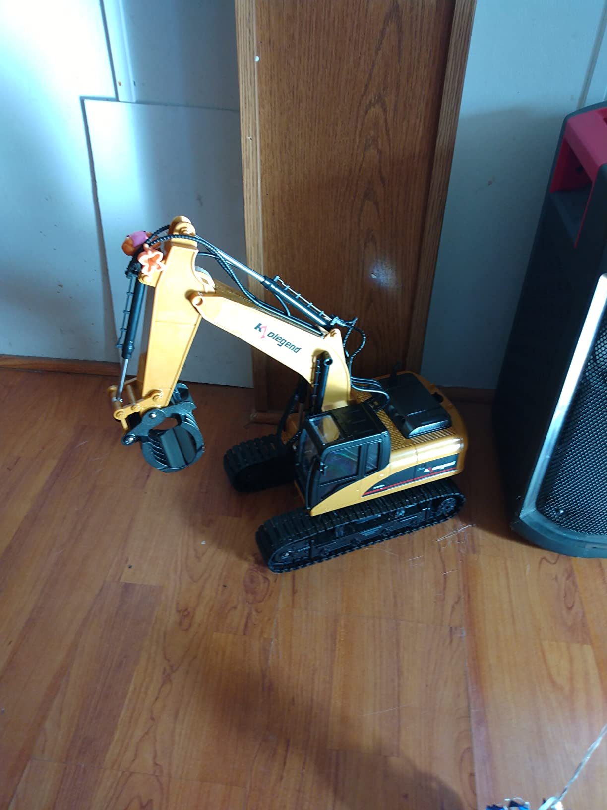 kolegend 5-in-1 RC Excavator for Adults 1:14 Scale, Remote Control Excavator with Alloy Screw Drive, Metal Tracks, 40Min Battery, LED Lights, Full Proportional Control,6 Attachments, for Outdoor Use customer photo 1