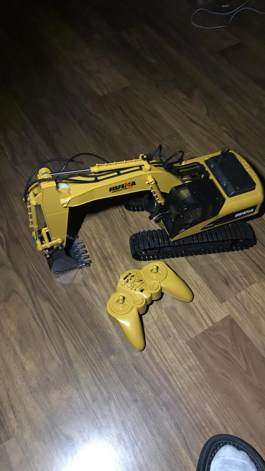 kolegend 5-in-1 RC Excavator for Adults 1:14 Scale, Remote Control Excavator with Alloy Screw Drive, Metal Tracks, 40Min Battery, LED Lights, Full Proportional Control,6 Attachments, for Outdoor Use customer photo 2
